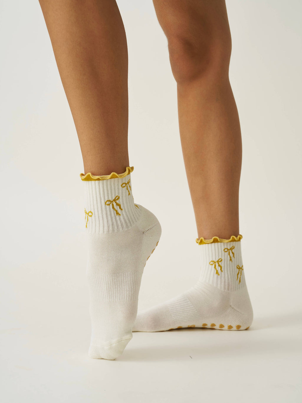 🎀 Bow Ruffle Grip Pilates Socks